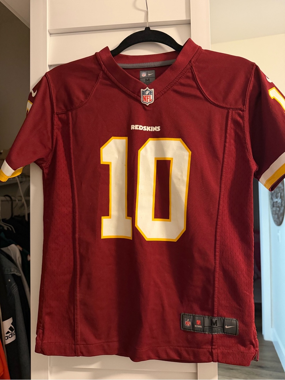 Nike Women M Burgundy Redskins #10 Jersey